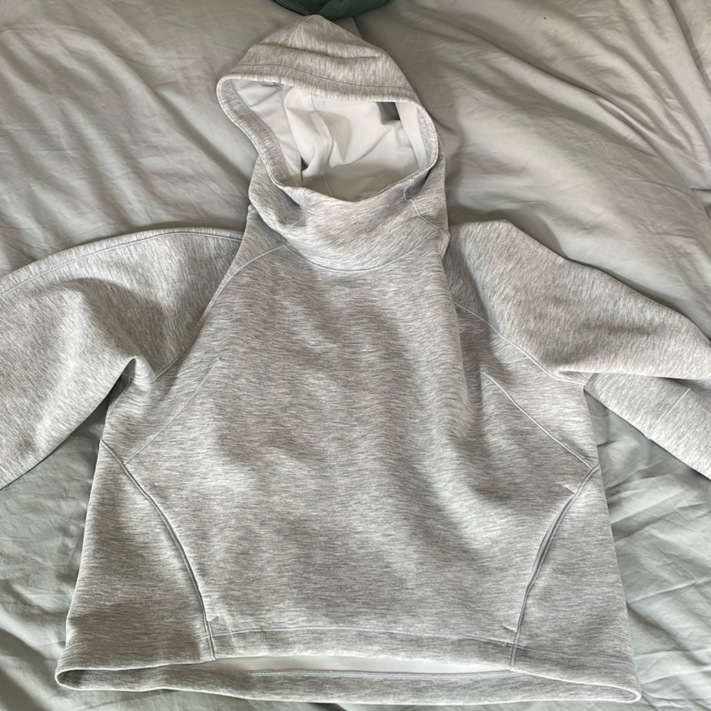 Lululemon pull over size 6